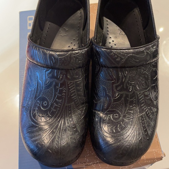 Dansko! - Picture 2 of 3